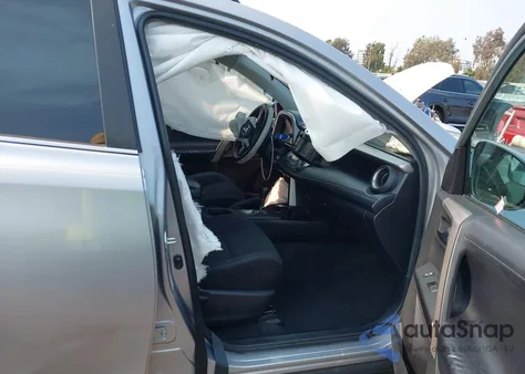 2017 Toyota Rav4 Xle z USA, uszkodzony, nr VIN 2T3WFREV6HW371429